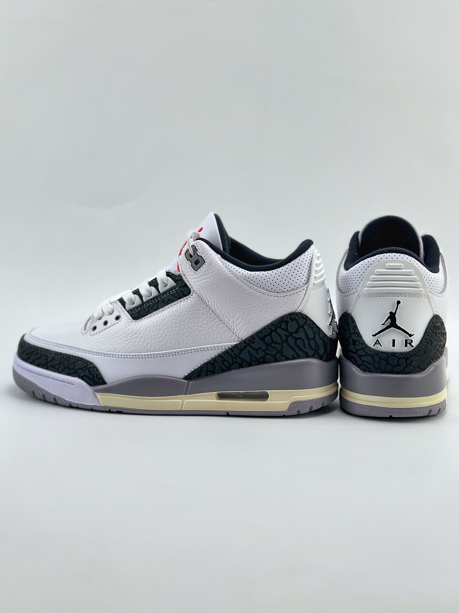 (80%-85% ARR)  Jordan 3 Retro Cement Grey CT8532-106