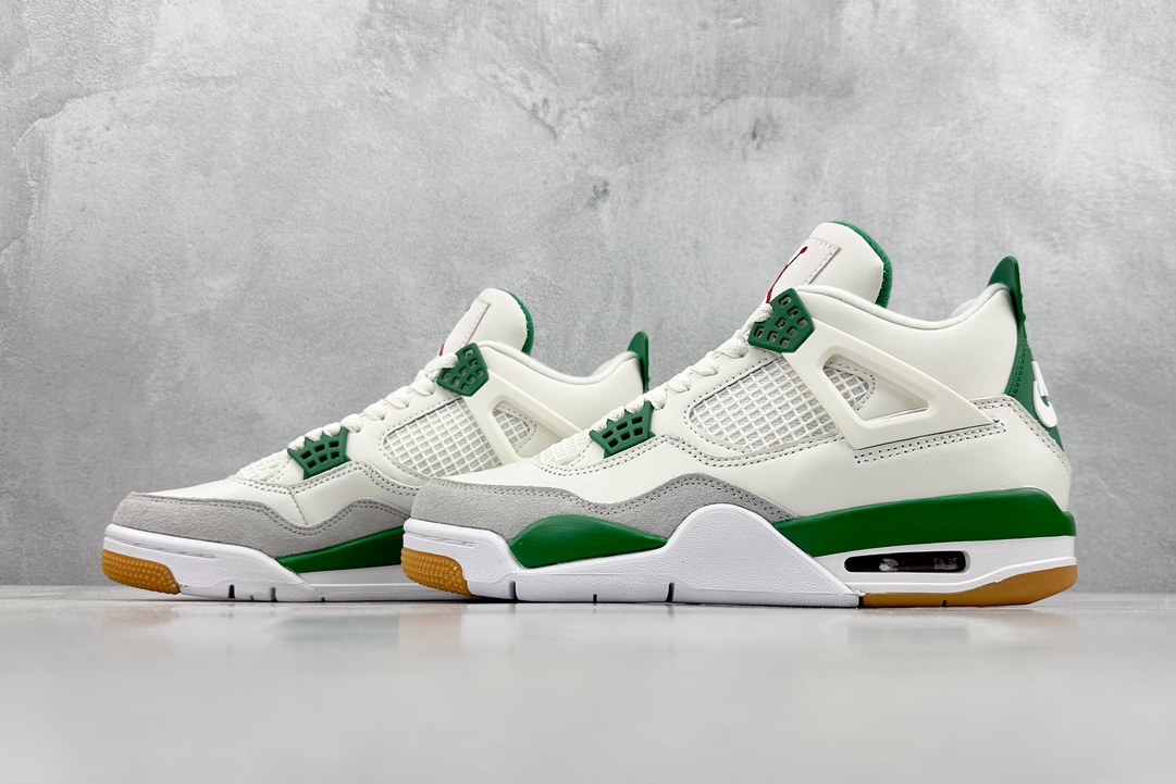 (Excellent)  Jordan 4 Retro SB Pine Green