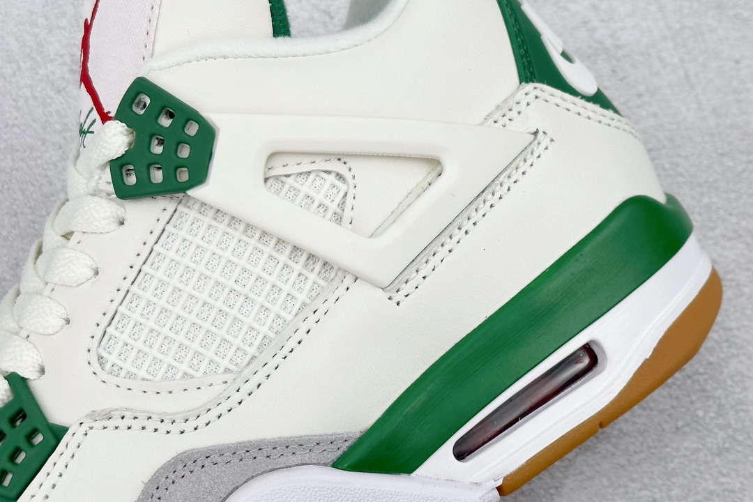 (Excellent)  Jordan 4 Retro SB Pine Green