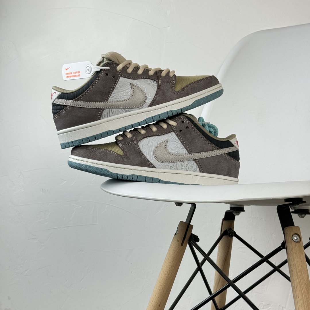 (75% ARR about)  Nike SB Dunk Low Big Money Savings FZ3129-200