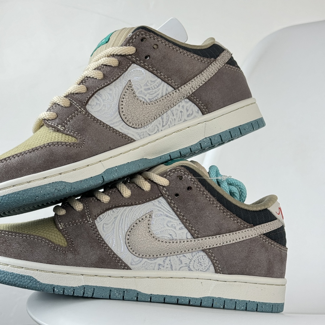 (75% ARR about)  Nike SB Dunk Low Big Money Savings FZ3129-200