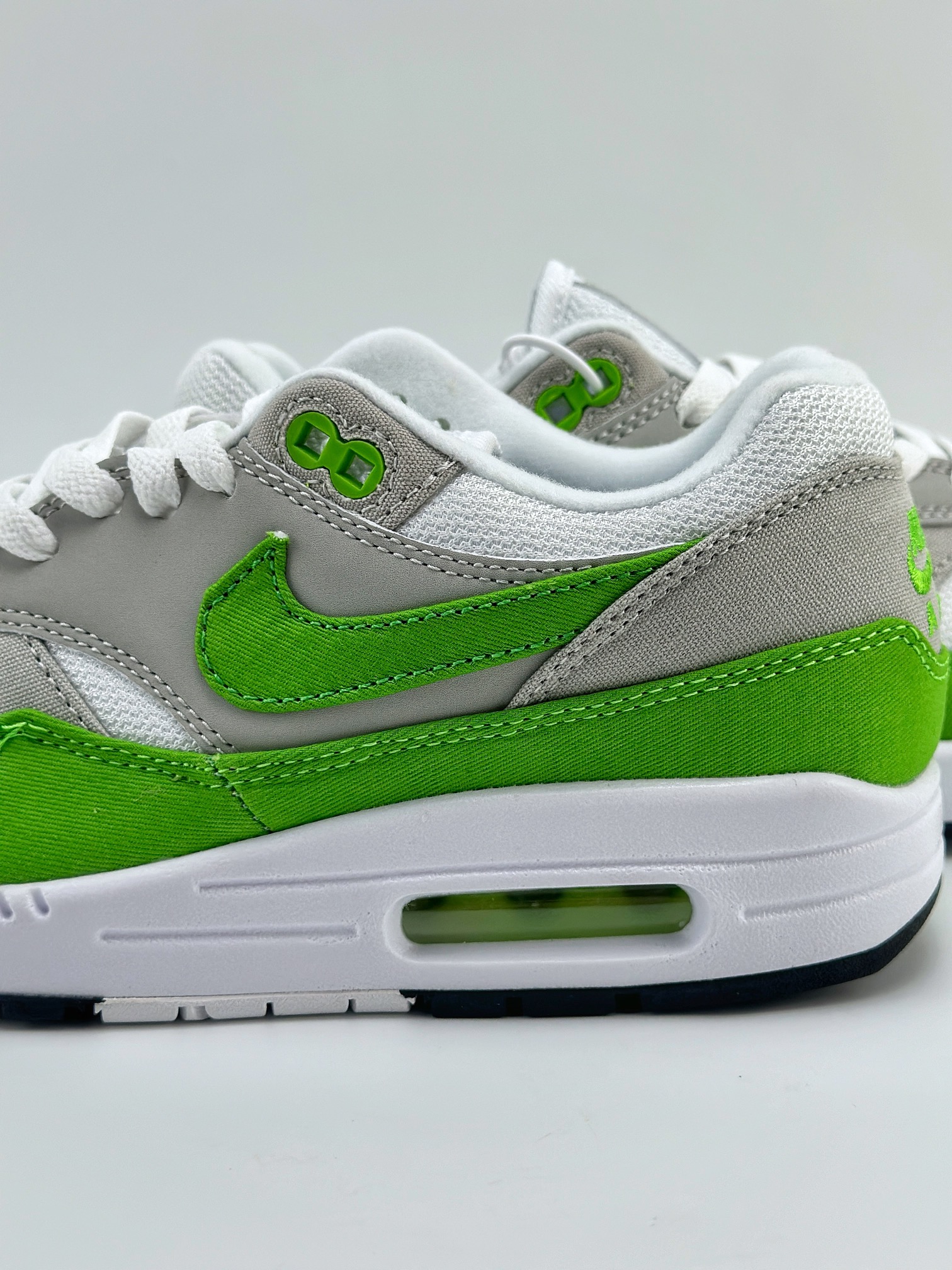 (75%-80% ARR)  Nike Air Max 1 Patta 20th Anniversary Chlorophyll