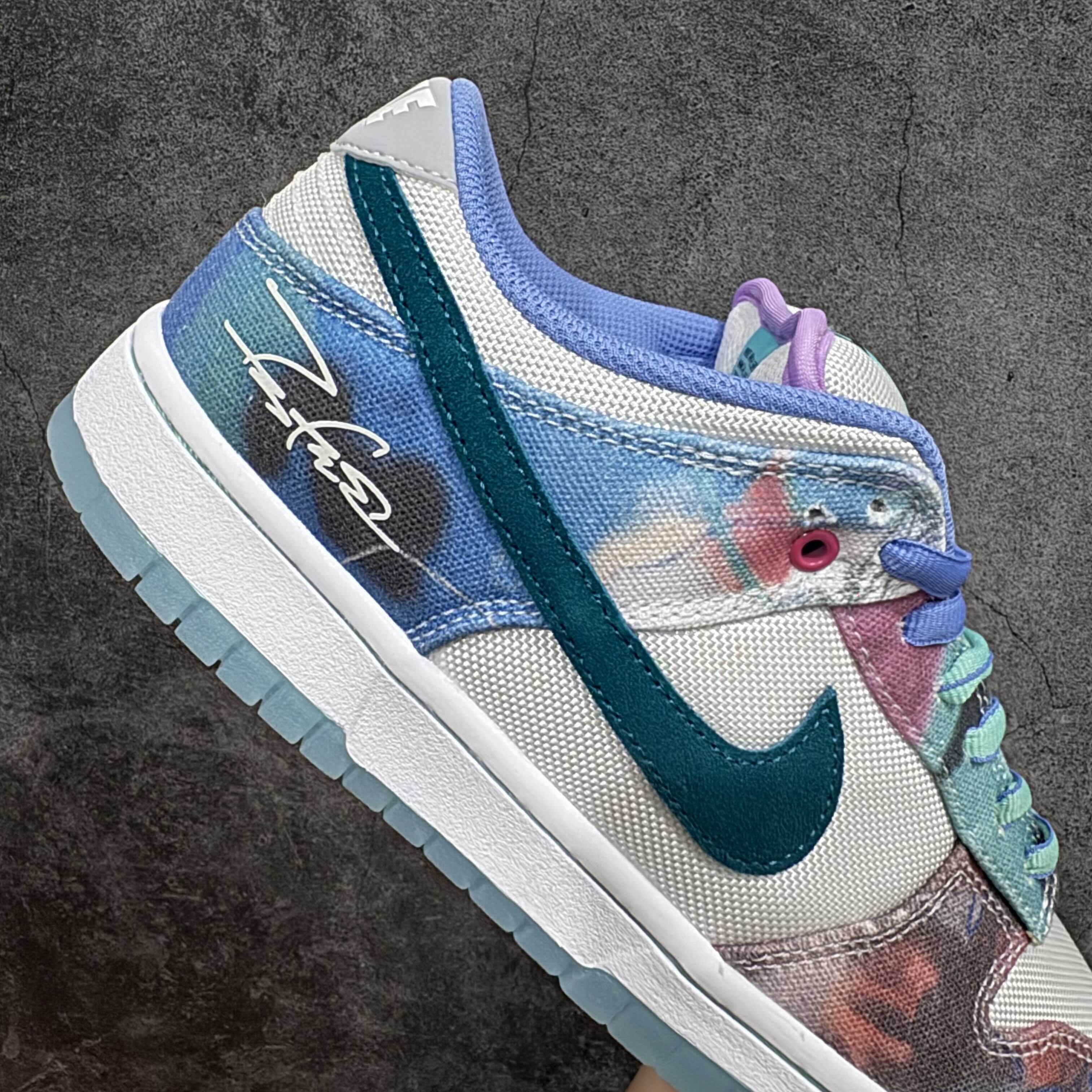 (80% ARR about)  Nike SB Dunk Low Futura Laboratories Bleached Aqua HF6061-400