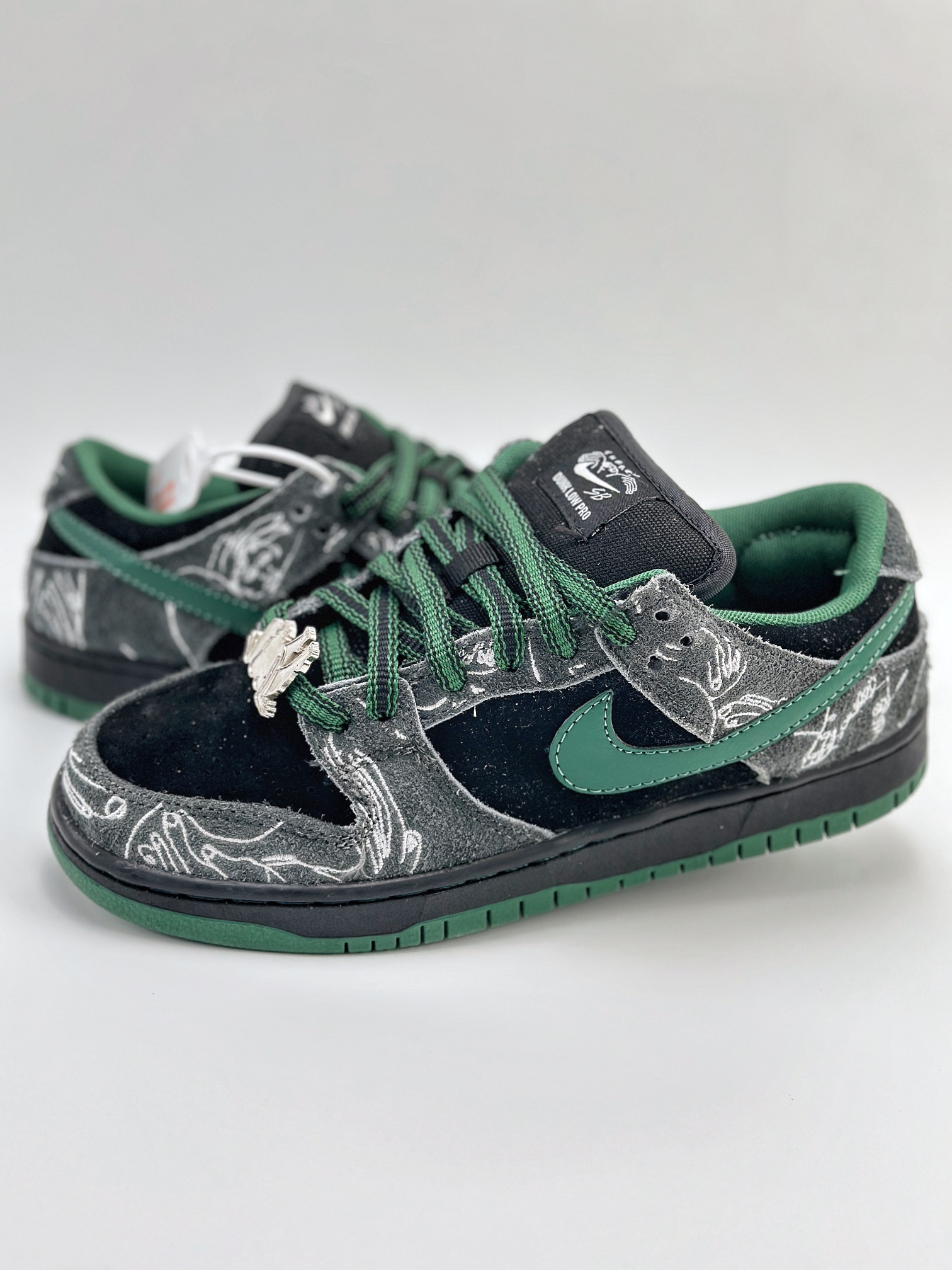 (75% -80% ARR)  Nike SB Dunk Low There Skateboards HF7743-001