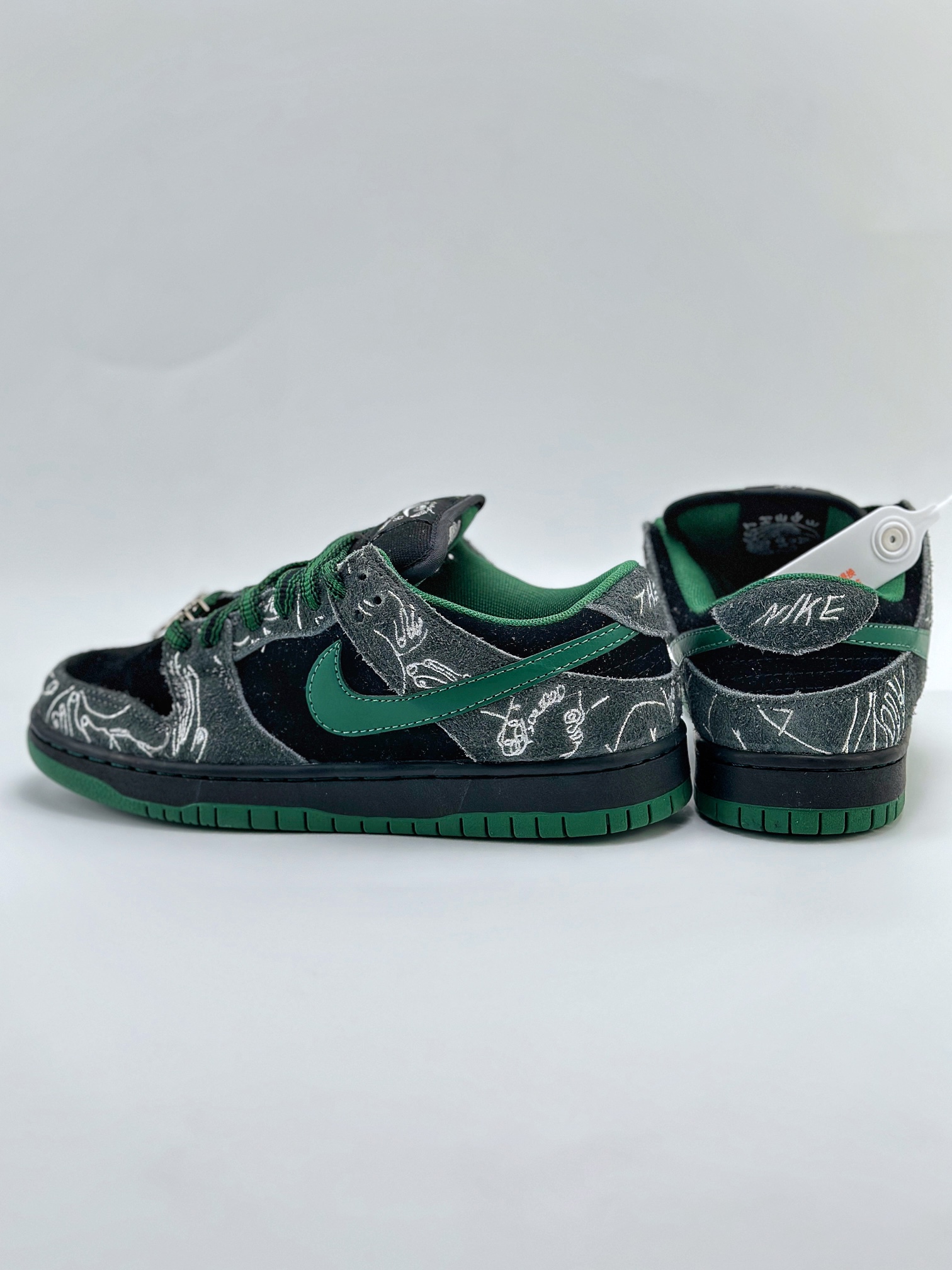 (75% -80% ARR)  Nike SB Dunk Low There Skateboards HF7743-001