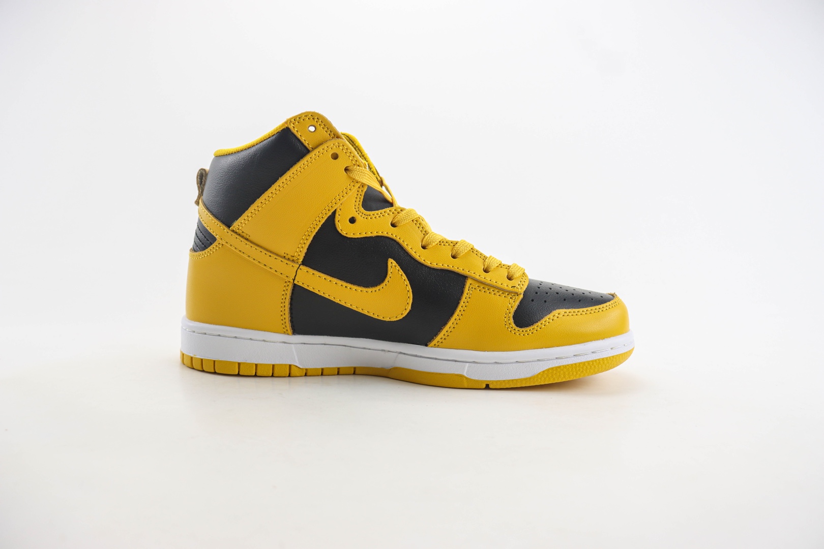 (60%-70% ARR)  Nike Dunk High Wu-Tang (2024) HJ4320-001