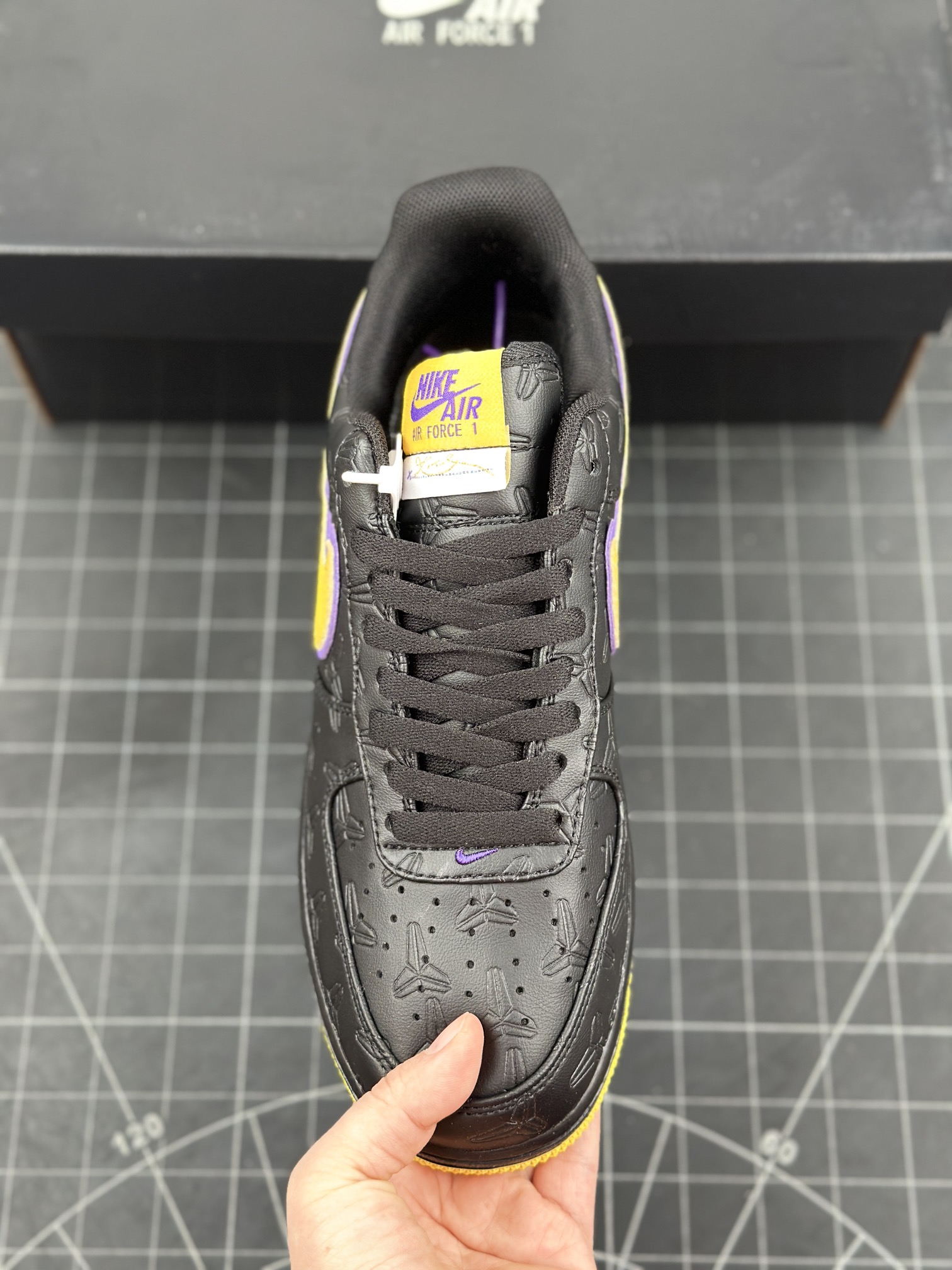 (70%-75% ARR) Nike Air Force 1 Low Kobe Bryant Lakers Away (Numbered Edition of 8000) HV5122-001