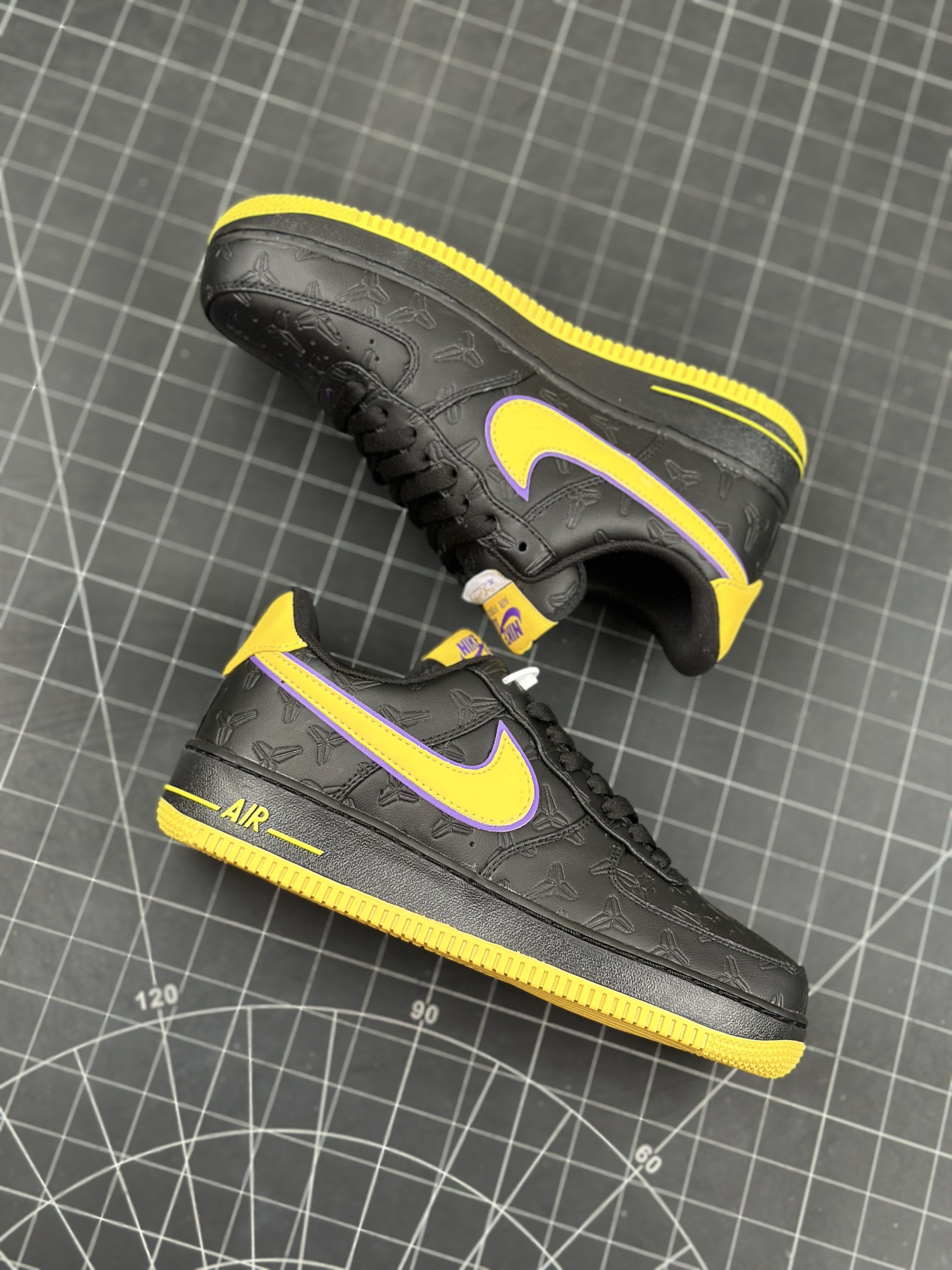 (70%-75% ARR) Nike Air Force 1 Low Kobe Bryant Lakers Away (Numbered Edition of 8000) HV5122-001