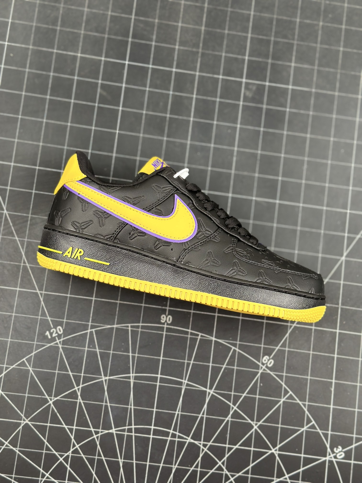 (70%-75% ARR) Nike Air Force 1 Low Kobe Bryant Lakers Away (Numbered Edition of 8000) HV5122-001